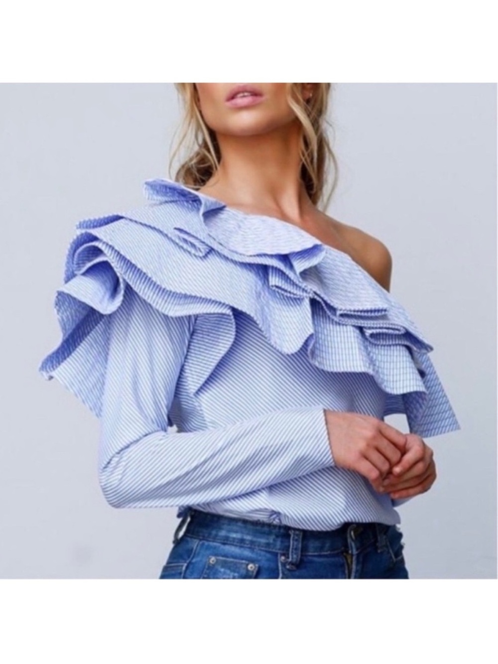 Luxe Stylekeepers Women’s Striped Ruffle Off-Shoulder Top Nautical Blue Medium - Picture 1 of 10